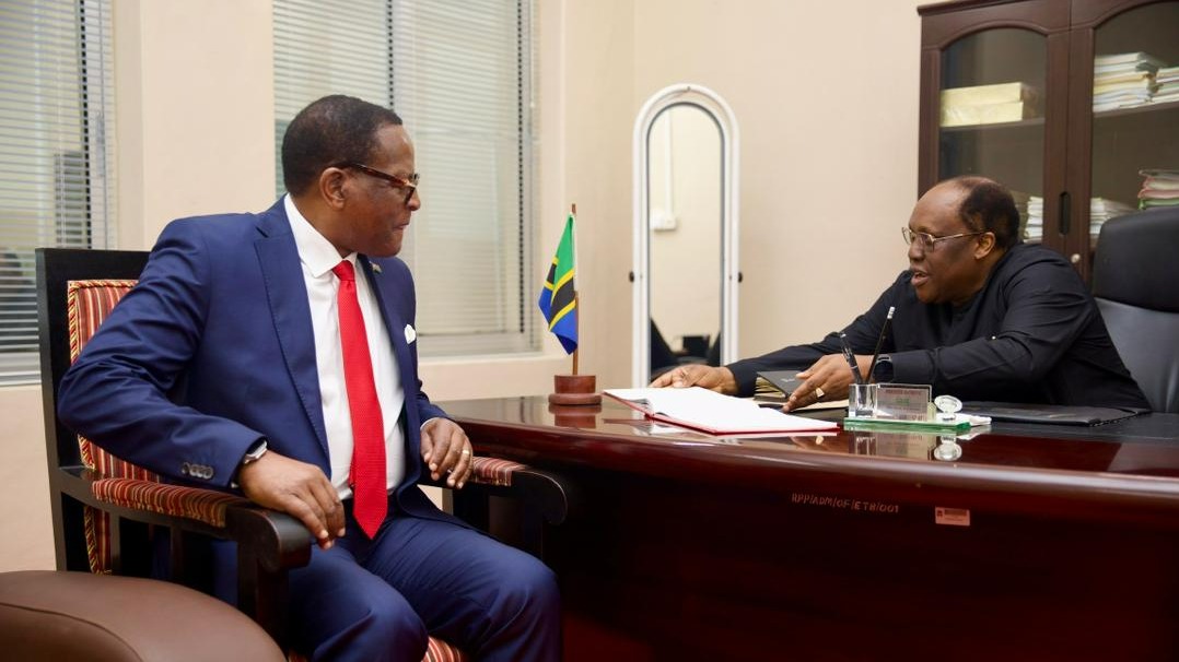 Jaji Mutungi afanya mazungumzo na Mhe. Lazarus Chakwera, Rais wa Zamani wa Malawi na Mjumbe Maalum wa Katibu Mkuu wa Jumuiya ya Madola.